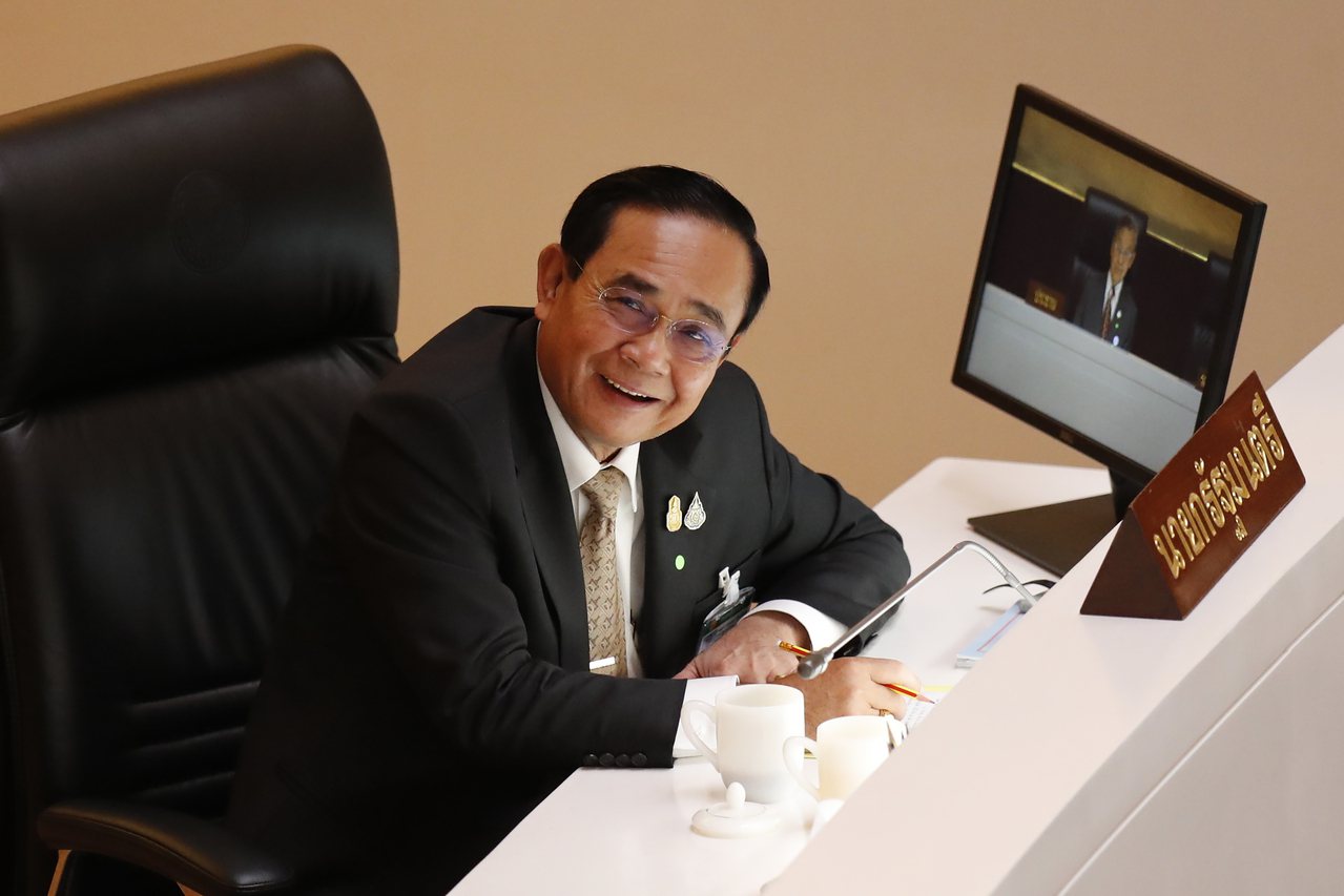 泰國總理帕拉育親自到機場迎接疫苗，他表示未來將有更多疫苗運抵，以利泰國達到群體免疫目標。（美聯社）