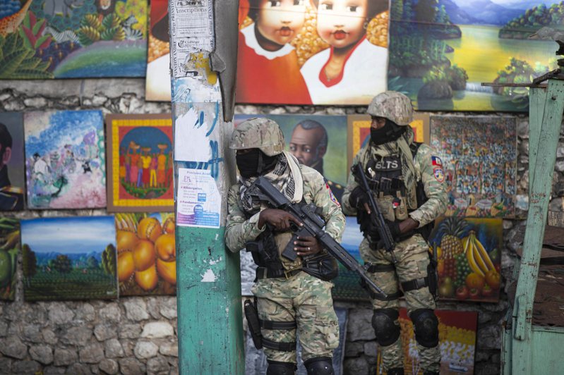 海地总统摩依士7日遇刺身亡后，军方在命案现场附近加强巡逻。(美联社)(photo:UDN)