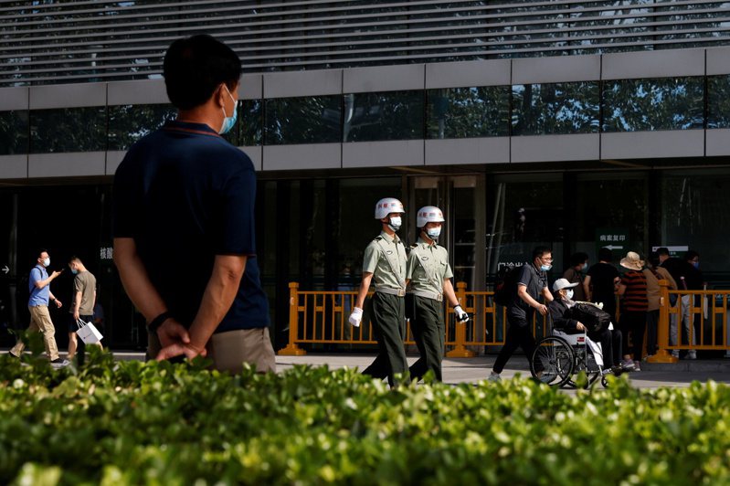 美媒報導，中國警察強行收集特定群體，比如季節工和政治異議人士的DNA。(路透資料照片)