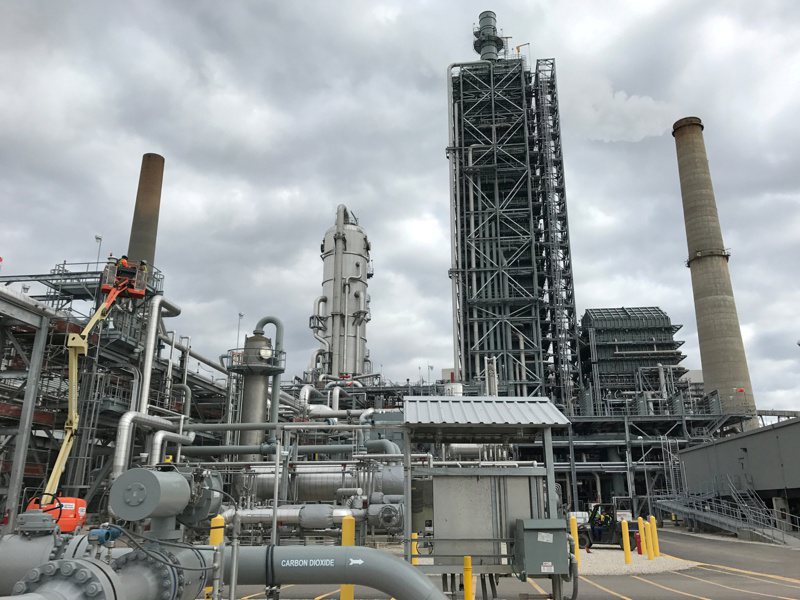 德州一座燃煤发电厂装设捕碳设备，减少二氧化碳排放。(路透)(photo:UDN)