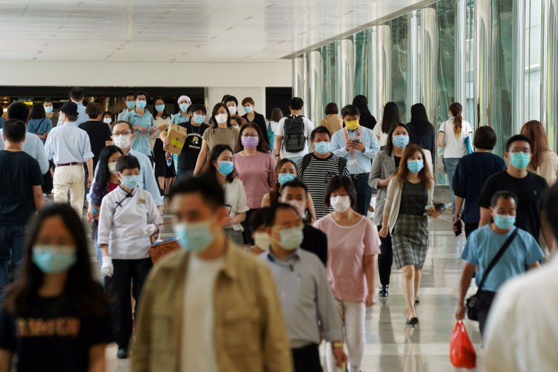 香港13日新增五宗輸入確診個案，其中一名38歲女外傭在香港完成接種兩劑疫苗後離港，本月1日由美國返抵香港，在酒店完成七日隔離後，初步確診L452R變種病毒。圖為示意圖。（路透資料照片）