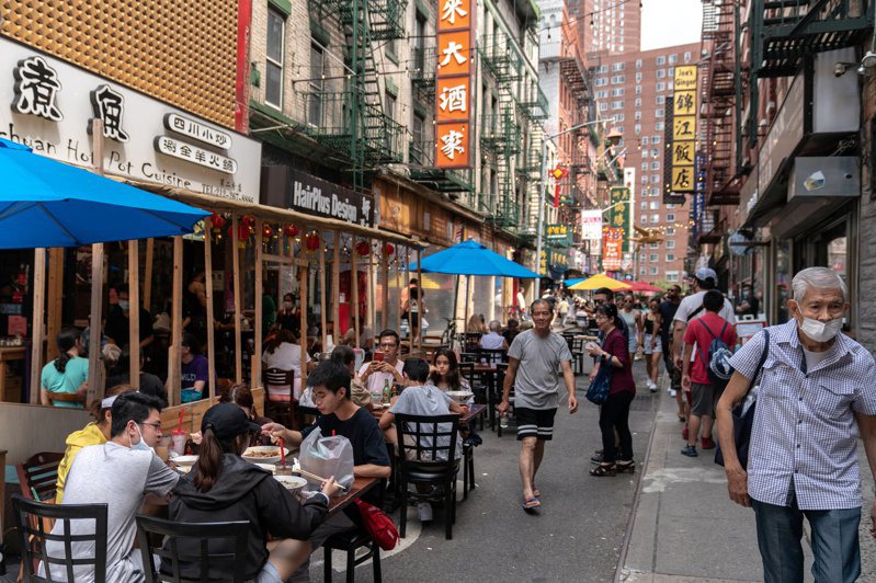 华裔移民过去喜欢聚居在大城市，图为纽约曼哈顿华埠。(路透)(photo:UDN)
