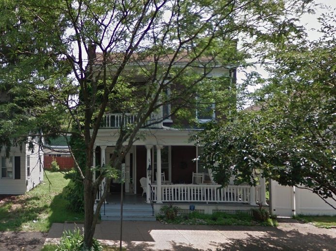 纽约州北部的特洛伊镇一栋据称住有九个鬼的房屋「恩斯林宅」，开价44万4444元求售。（取自谷歌地图）(photo:UDN)
