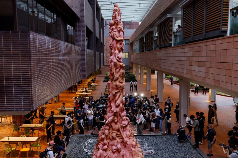 圖為目前豎立在香港大學的「國殤之柱」雕塑。（路透）
