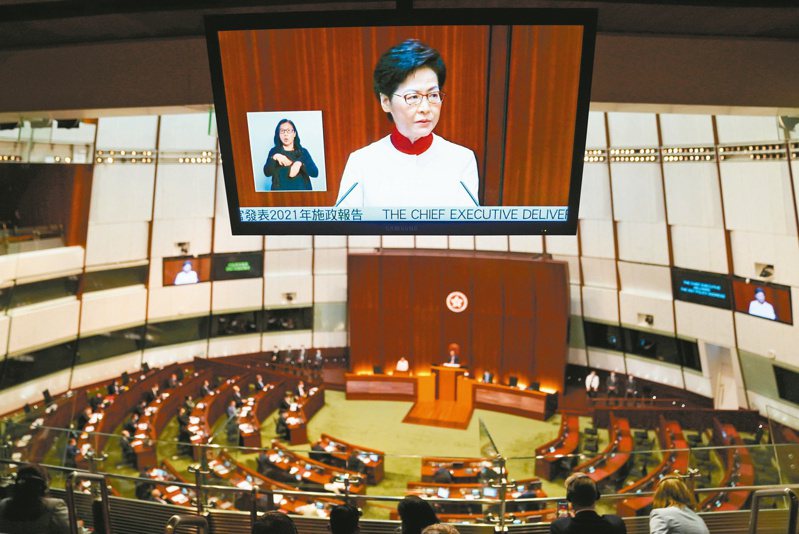香港特首林鄭月娥公布任內最後一份施政報告，除了加速23條立法，還將建設北部都會區。（路透）