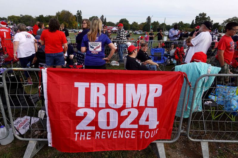 川普9日到爱阿华州造势，他的支持者挂出「复仇之旅」标语，促他再战2024。(Getty Images)(photo:UDN)