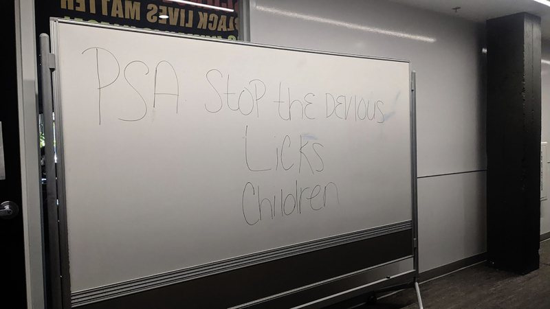 抖音风行「Devious Licks」，许多学生跟风偷学校面纸卷、肥皂盒，部分学校要求停止歪风，关闭洗手间 。（美联社）(photo:UDN)