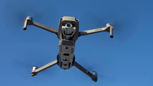無人機技術因為可運用在軍事，向來為各國所感興趣，圖為中國無人機製造商大疆創新在加拿大蒙特利爾舉行路演，展示一款追蹤無人機。(路透社資料照片)