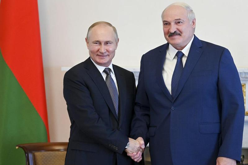 俄羅斯總統普亭與白俄羅斯總統盧卡申科，攝於7月。（美聯社）