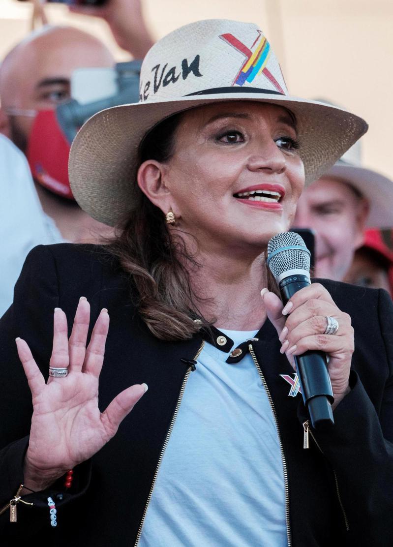 宏都拉斯28日將舉行總統大選，左派「自由重建黨」候選人秀瑪菈．卡斯楚民調領先。圖／路透社