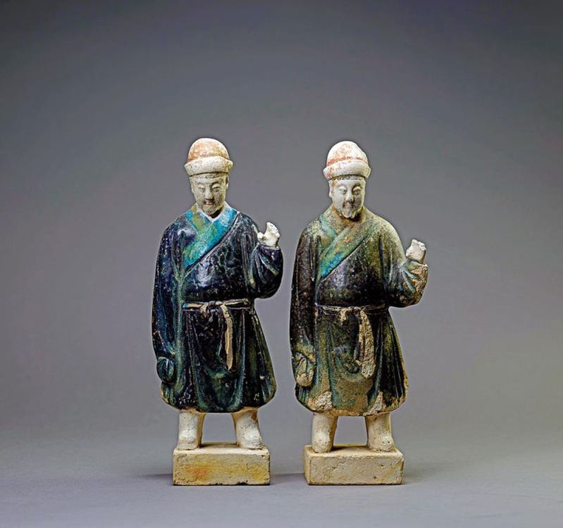蘇珊娜捐贈中國的兩尊明代陶俑。（取材自國家文物局）