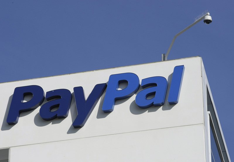 在PayPal等支付平台一年内超过600美元的交易，必须向国税局报告。（美联社）(photo:UDN)