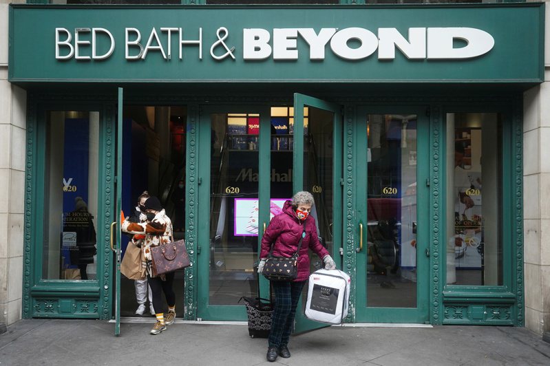家居用品店Bed Bath & Beyond决定再关闭数十家实体店，图为曼哈顿一家Bed Bath & Beyond。(路透)(photo:UDN)