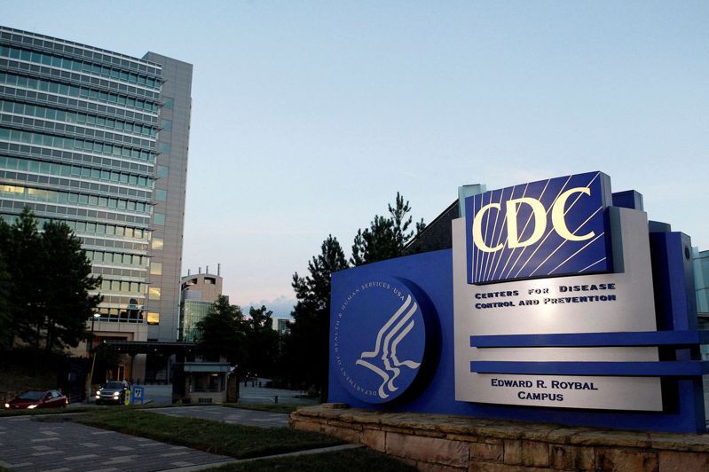 CDC主任瓦倫斯基承認，在數據收集上做得不足，影響防疫效果。圖／路透社