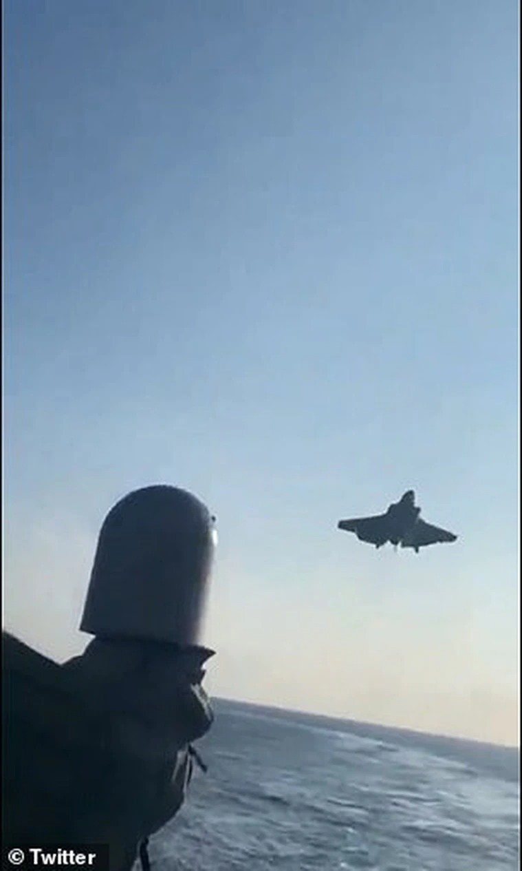 F-35C坠海过程画面曝光。(取材自推特)(photo:UDN)