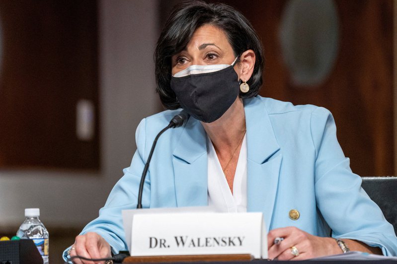 面对要求解除防疫限制的唿声，CDC主任表示至少要等住院及死亡率均减少才行。图／路透(photo:UDN)