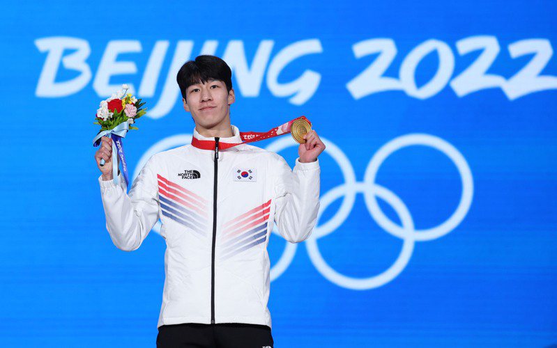 南韓競速滑冰好手黃大憲受訪時表示自己的IG遭中國小粉紅出征。 新華社