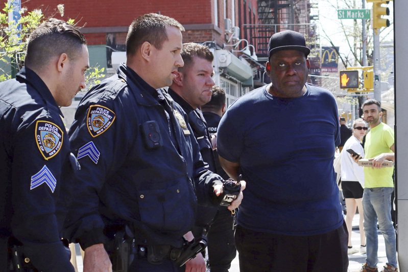 五名民众提供关键线索，让警方得以循线逮捕詹姆斯。(美联社)(photo:UDN)