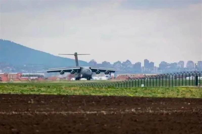 解放军运20运输机满载军事装备，抵达塞尔维亚。图／取自观察者网(photo:UDN)