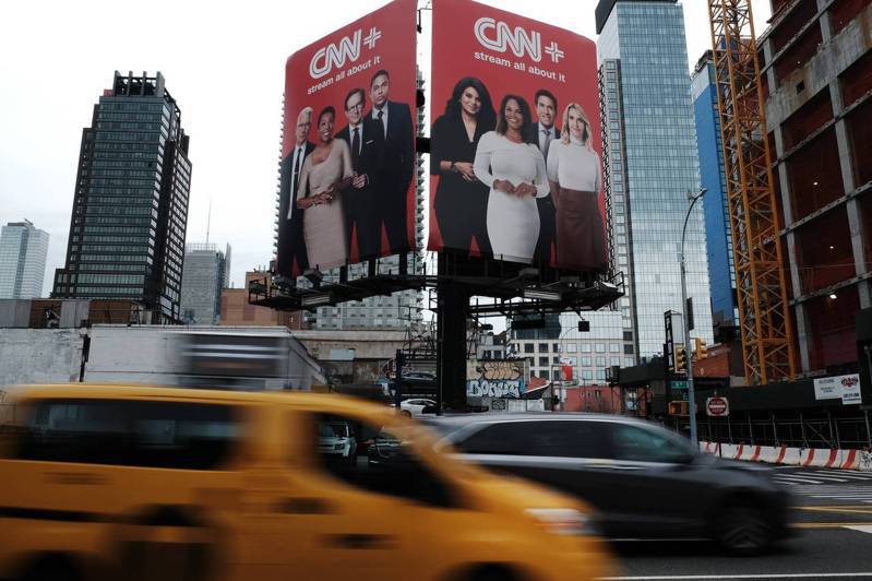 CNN+串流服务才推出一个月就结束，图为开张时在曼哈顿街头的广告。（Getty Images）(photo:UDN)