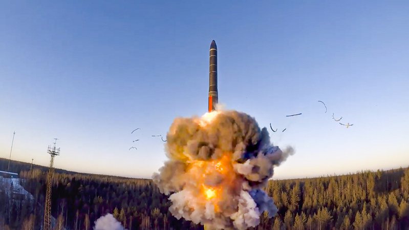 俄羅斯試射可攜帶核彈頭的洲際導彈。(美聯社)