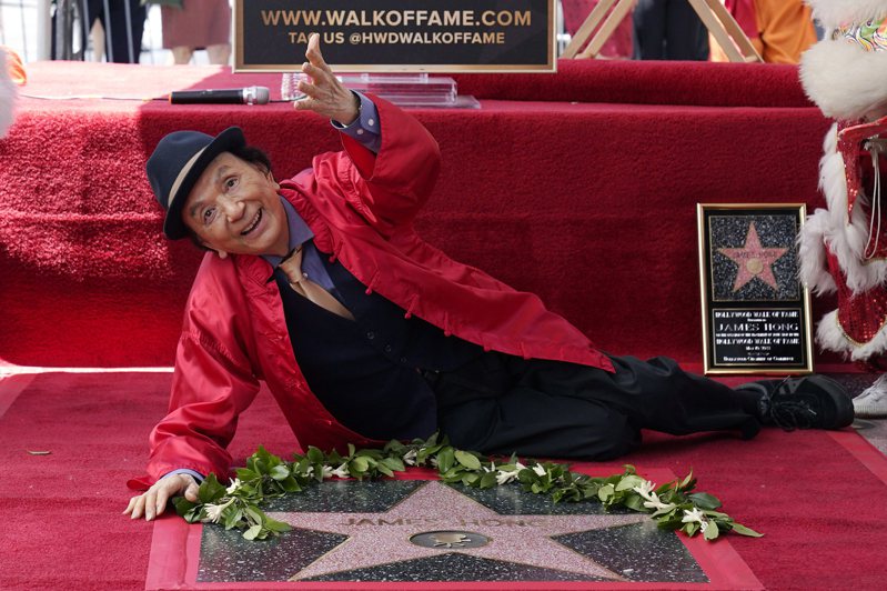 93岁的资深华裔演员吴汉章10日在好莱坞星光大道获得个人专属的一颗星，也成为第19位在星光大道留名的亚裔名人。（美联社）(photo:UDN)