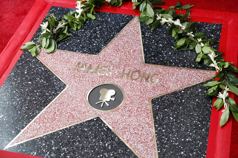 93岁的资深华裔演员吴汉章10日在好莱坞星光大道获得个人专属的一颗星，也成为第19位在星光大道留名的亚裔名人。（欧新社）(photo:UDN)