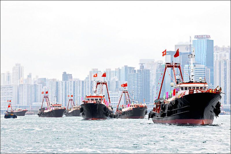 中國漁船被指非法捕魚的情況嚴重，「四方安全對話」將倡議反制。（路透資料照片）