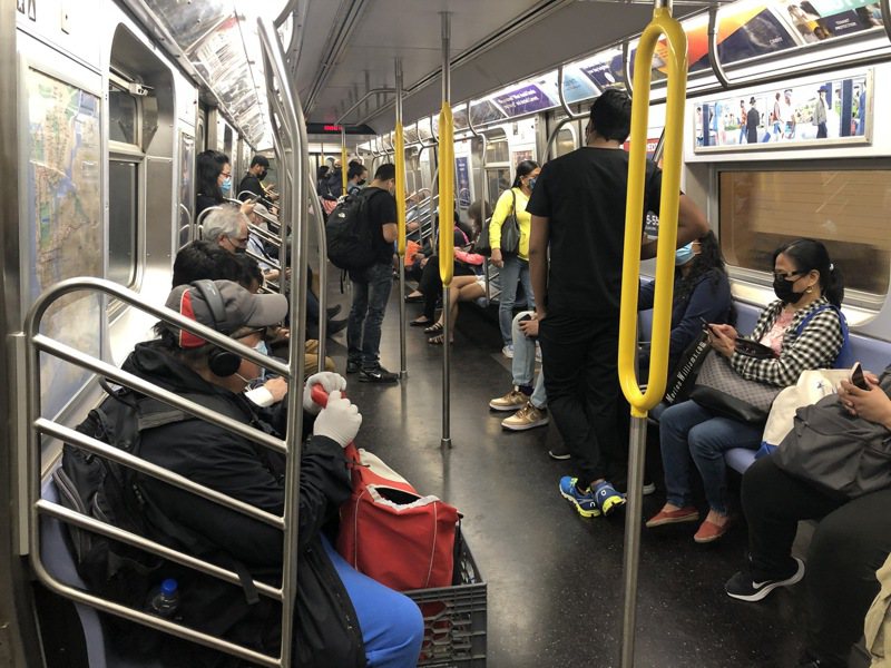 MTA纪录显示，随着乘客回流，地铁车厢内也出现愈来愈多尿液、粪便、呕吐物和血液。(记者颜嘉莹/摄影)(photo:UDN)