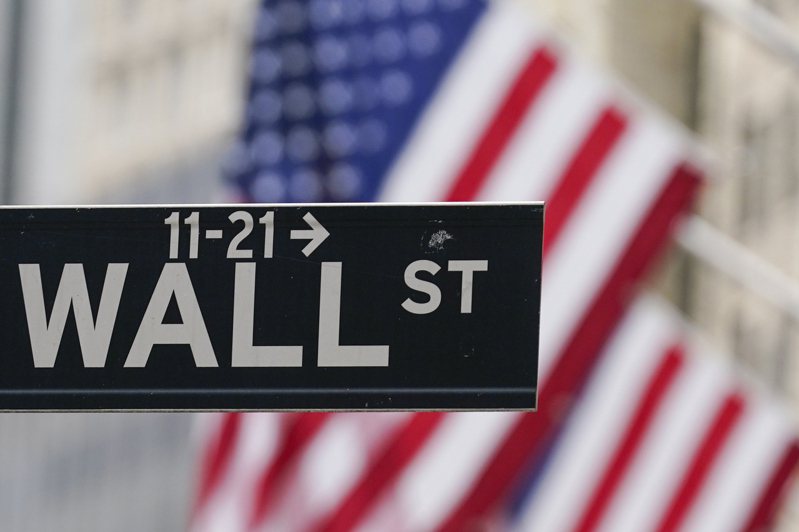 华尔街主要指数今天开盘重挫，道琼指数大跌超过720点。美联社(photo:UDN)