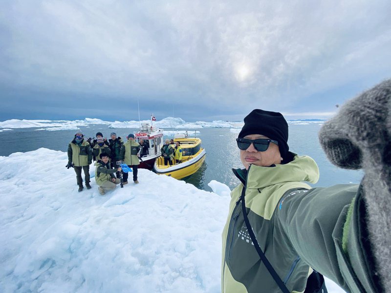 歐萊德和聯合報、願景工程基金會一行11人於去年進行23天的實地考察，拍成「解凍格陵蘭」紀錄片。(歐萊德提供)