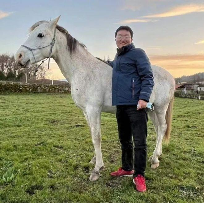 徐智顯和他的馬「穗穗」。（取材自Instagram）