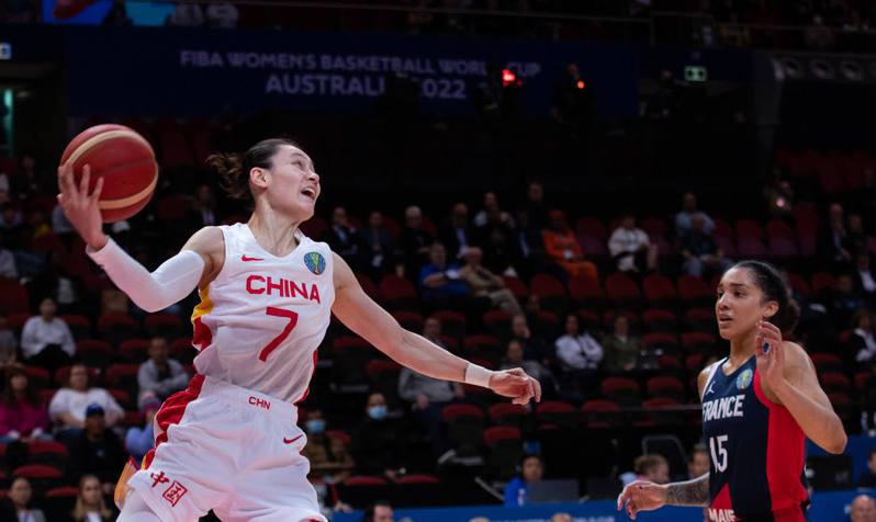 2022女籃世界杯1/4決賽中，中國隊以85比71戰勝法國隊，晉級四強。（新華社）