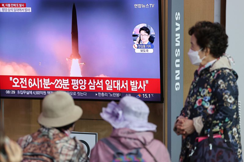 图为南韩电视6日当天播报北韩发射飞弹的新闻。 (欧新社资料照片)(photo:UDN)