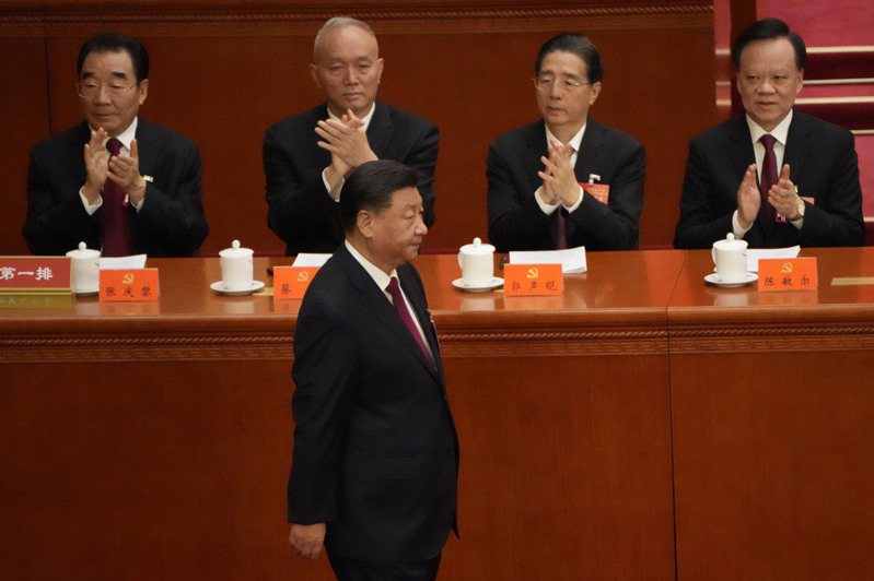 中共20大16日在北京開幕，中共總書記習近平在開幕式上作政治報告。(美聯社)