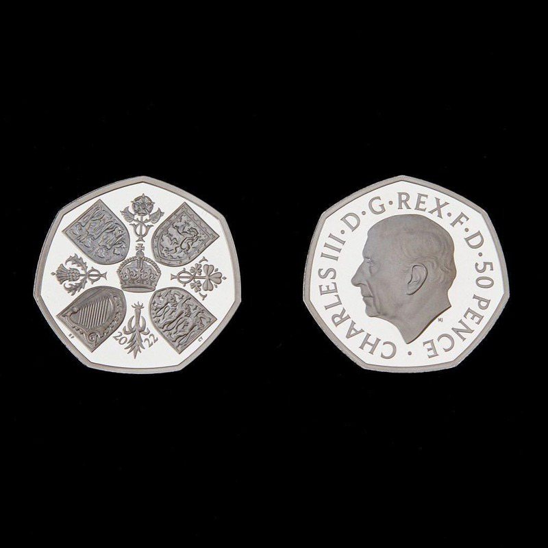 鑄有查理三世頭像的50便士硬幣，12月8日開始在英國流通。（取自Instagram）