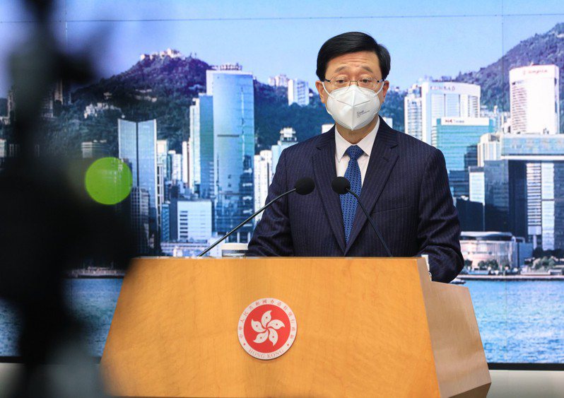 李家超表示，將利用香港做好人民幣流通及增值。（中通社）