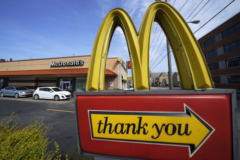 麥當勞持續獲利，象徵經濟還是不景氣，因為消費者選擇吃麥當勞，吃不起餐廳。（美聯社）