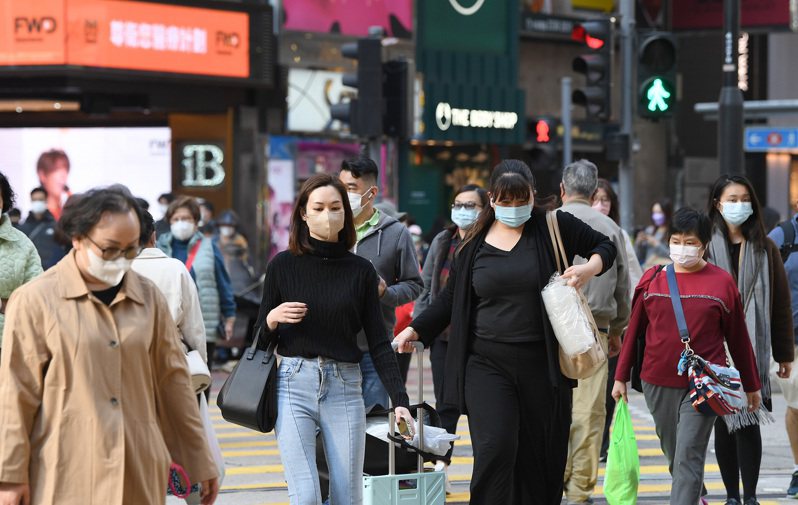 香港從3月1日起撤銷口罩令，但「反蒙面法」因國安理由目前不會撤銷。（新華社）