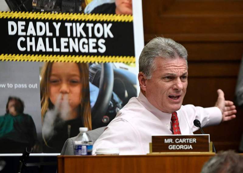 共和黨籍國會眾議員卡特質疑，TikTok上有許多「死亡挑戰」會誤導青少年用戶。(Getty Images)