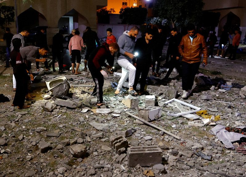 以色列9日凌晨對加薩走廊發動空襲，導致巴勒斯坦激進組織「伊斯蘭聖戰組織」3名指揮官身亡。（路透）