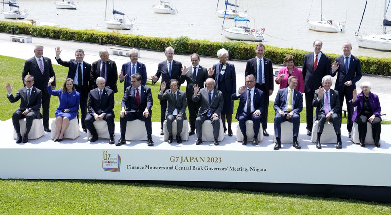 據美方透露19日在日本舉行的G7峰會聯合聲明草案曝光。內容將聯合譴責中國在全球各地「使用經濟脅迫」手段，提出警惕清單。圖為G7財長會議13日在日本新潟閉幕。日本為本屆G7主辦國。(美聯社)