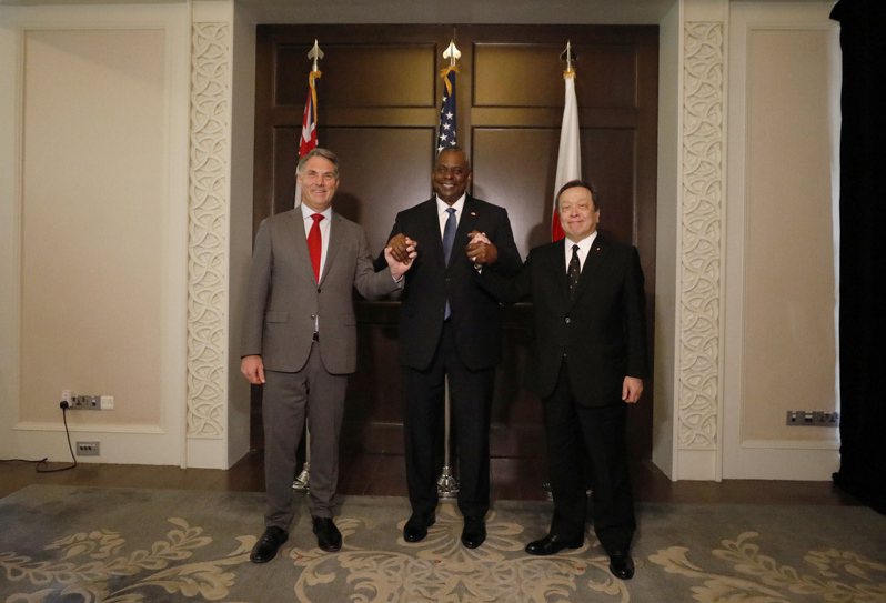 美日澳三國防長3日在新加坡會談後發表聯合聲明指出，對於中國在南海的行動感到憂慮，強烈反對損及國際規則、標準及規範的主張和行動。(歐新社)