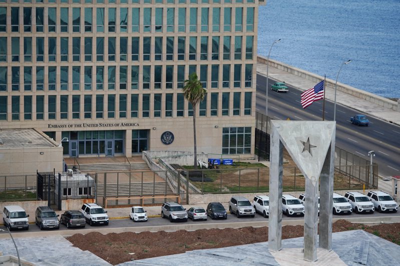 傳中國將在古巴建立一座電子竊聽設施，圖為位於哈瓦那的美國大使館。(路透)