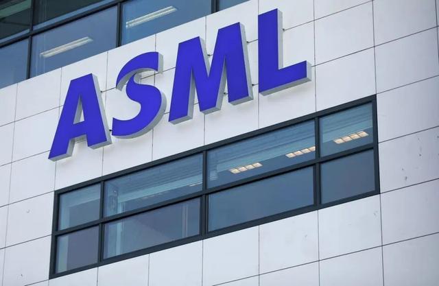 荷蘭ASML繼EUV出口禁令後，未來DUV出貨中國面臨程序限制。圖為ASML標誌。（取材自環球網）