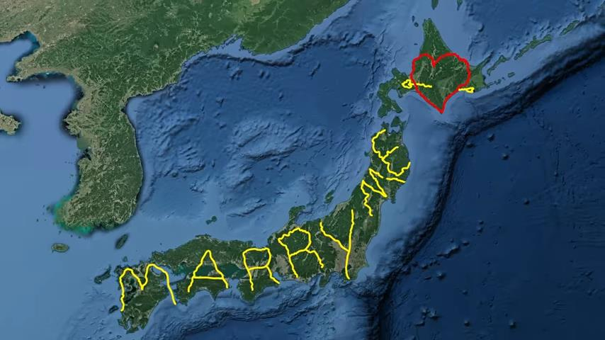 日本男子Yasushi Takahashi在谷歌地圖記錄足跡，以腳步走完日本，描繪出「MARRY ME」的文字，向女友Natsuki求婚。(截取自谷歌YouTube)