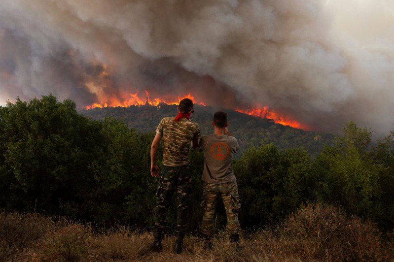 希臘野火燒毀面積超越紐約市，已成為歐盟有紀錄以來規模最大的野火。（美聯社）