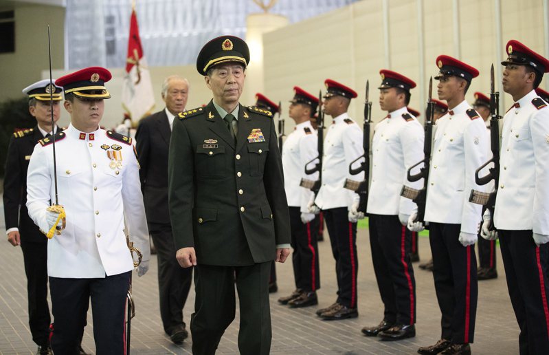 李尚福（前排右）历任解放军中国总装备部和国防部，权力及利益都极大。（欧新社）(photo:UDN)