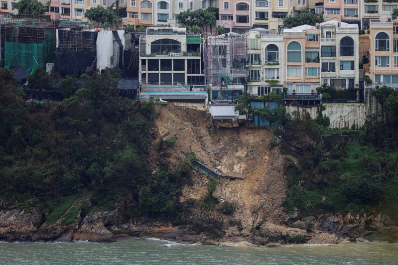 香港上月經歷「500年一遇」暴雨並導致多區山泥傾瀉，當中港島大潭豪宅紅山半島繼而被揭發多幢獨立屋有僭建及霸占官地。（路透資料照片）
