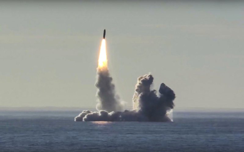 俄國由潛艦試射導彈。此為2018年資料照片。（美聯社）